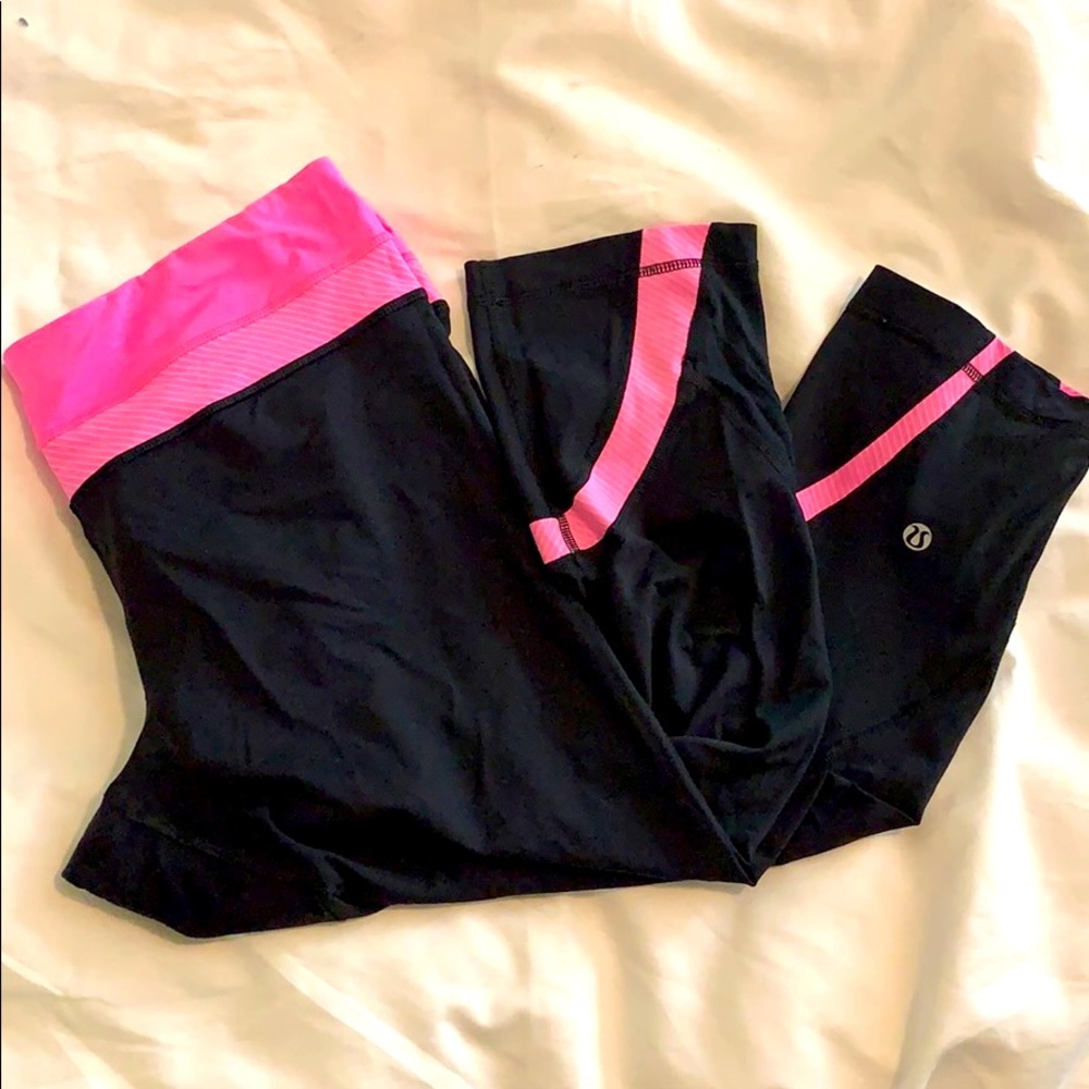 Lululemon size 10 running capris pink stripe